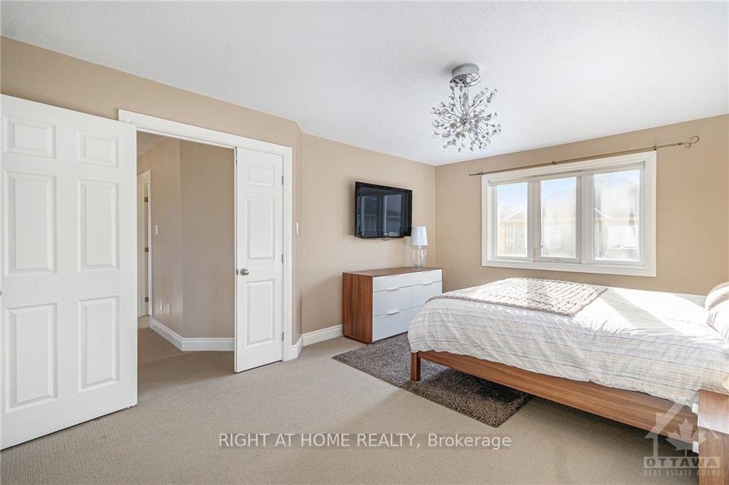Photo 16 of 119 Whitestone Drive, Ottawa, Central Park — HOMEH
