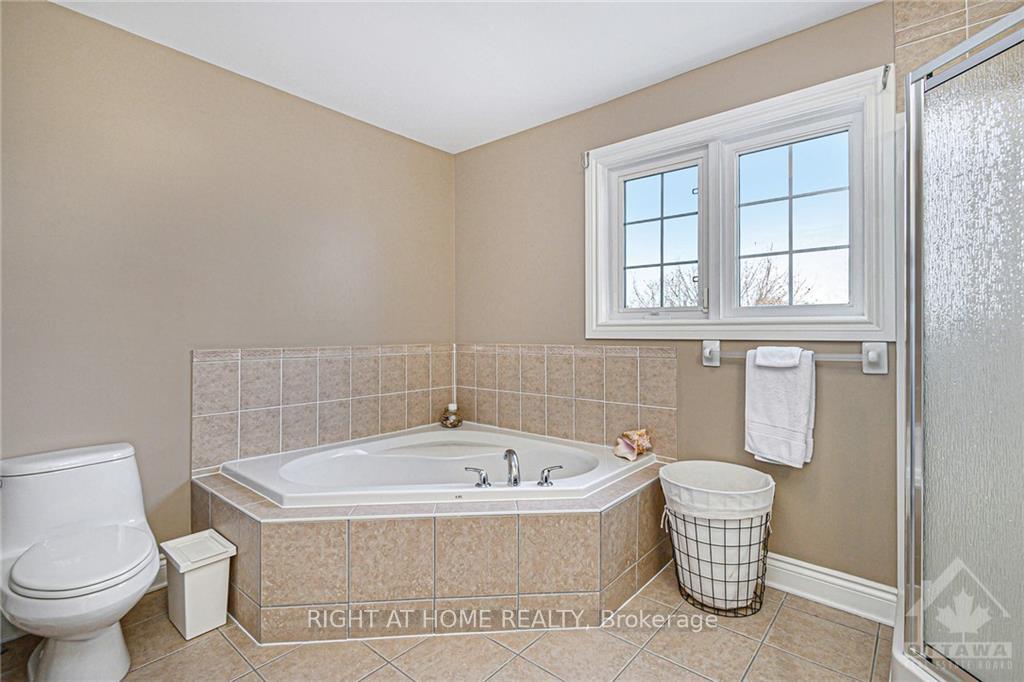 Photo 20 of 119 Whitestone Drive, Ottawa, Central Park — HOMEH