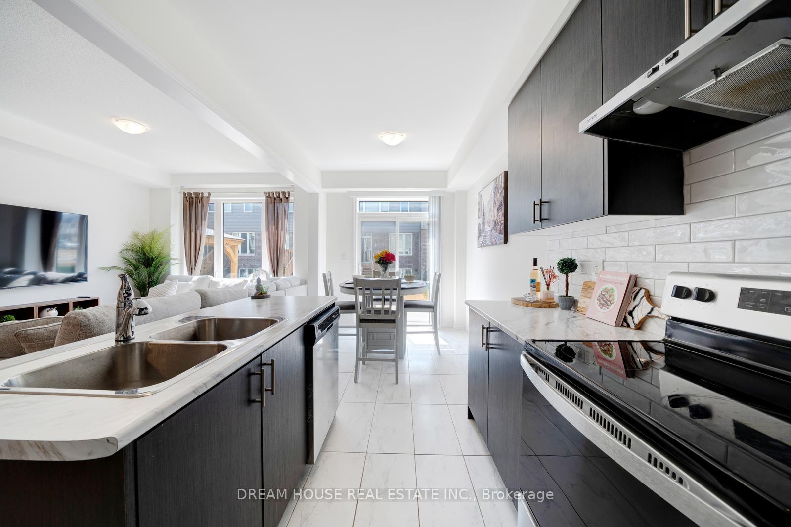 Photo 16 of 43 Bannister Road, Barrie, Rural Barrie Southeast — HOMEH