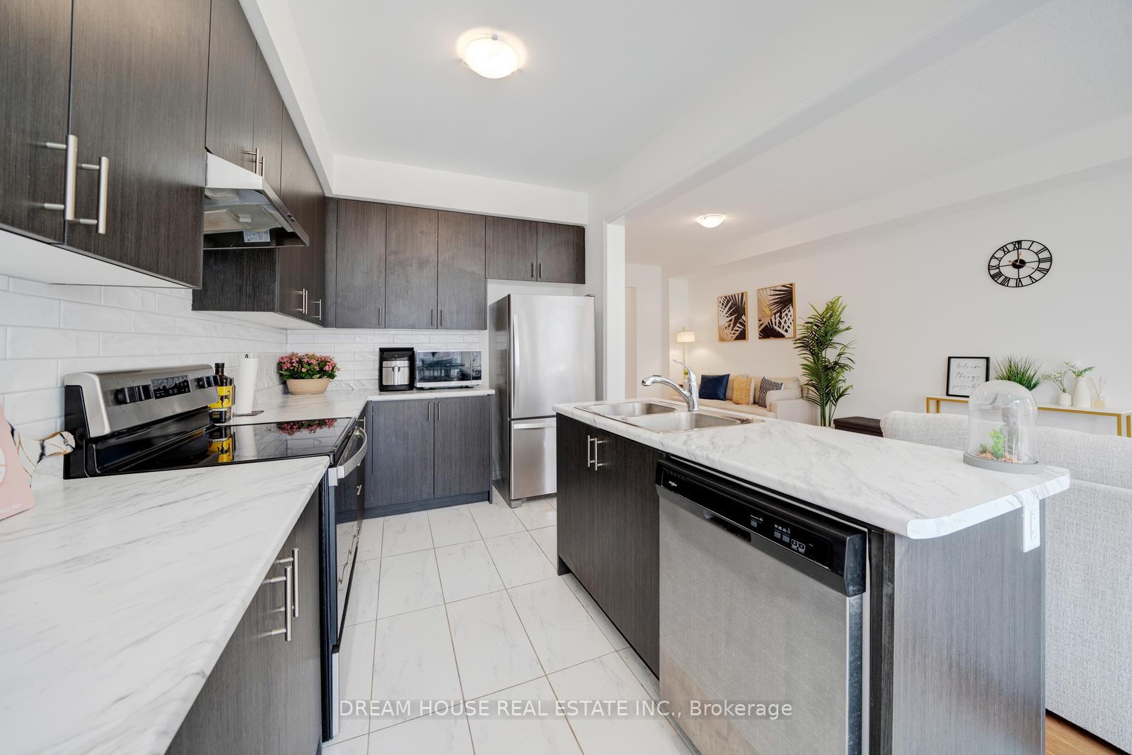 Photo 17 of 43 Bannister Road, Barrie, Rural Barrie Southeast — HOMEH