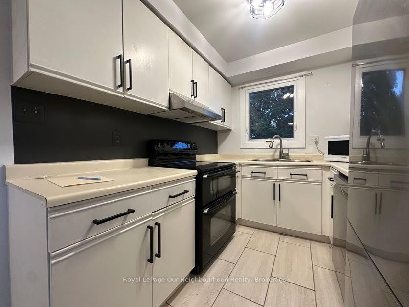 Photo 5 of Unit 1, 26 Hartsfield Drive, Clarington, Courtice — HOMEH