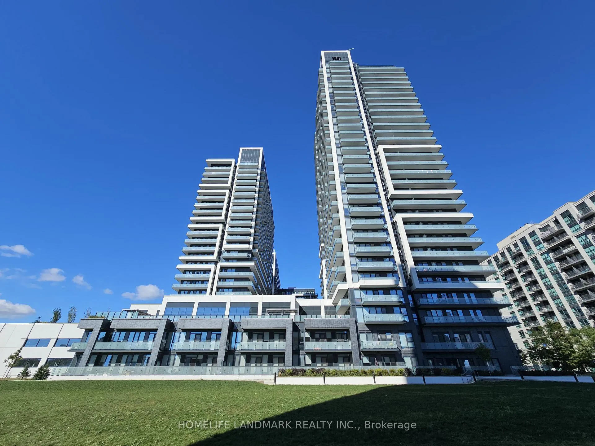 Front of Unit 2611, 105 Oneida Crescent