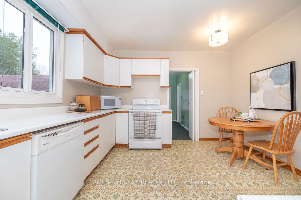 Photo 9 of 62 Parkdale Avenue, Deep River, Deep River — HOMEH