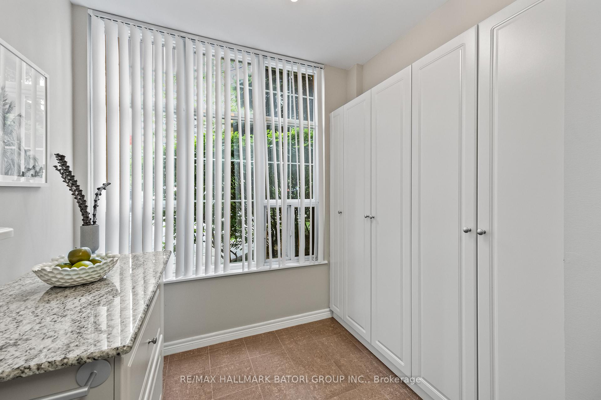 Photo 5 of Unit 101, 35 Merton Street, Toronto, Mount Pleasant West — HOMEH