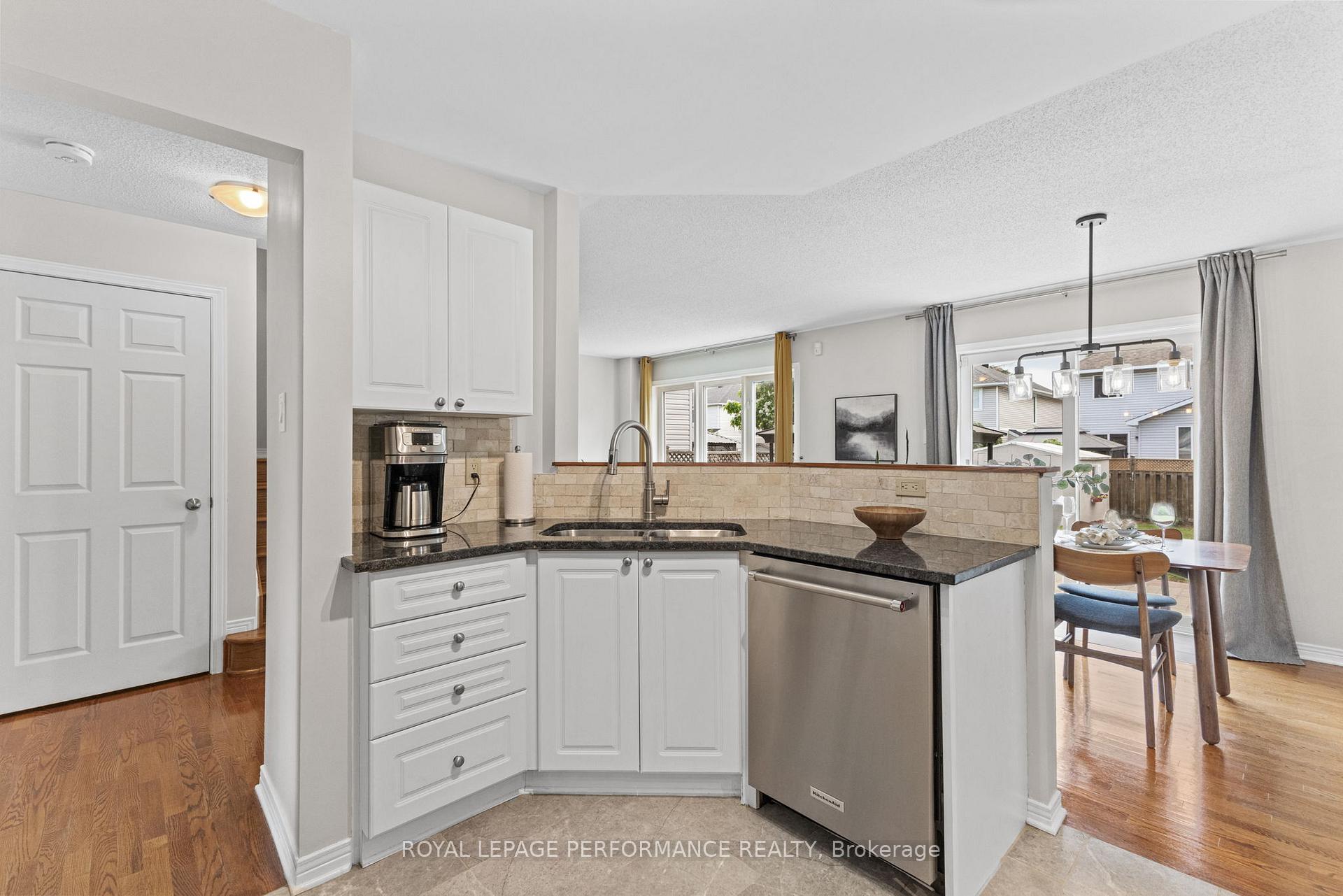 Photo 9 of 16 Sutcliffe Terrace, Ottawa, Barrhaven - Longfields — HOMEH
