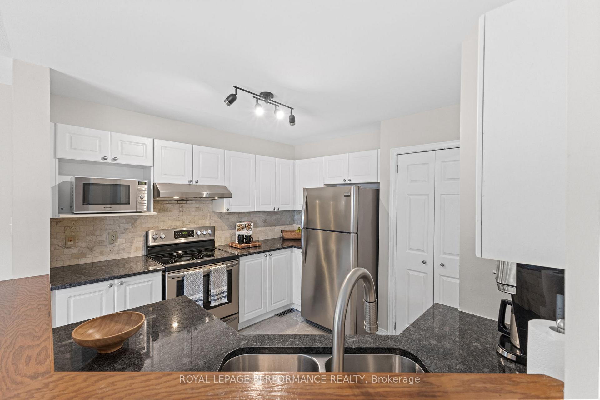 Photo 14 of 16 Sutcliffe Terrace, Ottawa, Barrhaven - Longfields — HOMEH