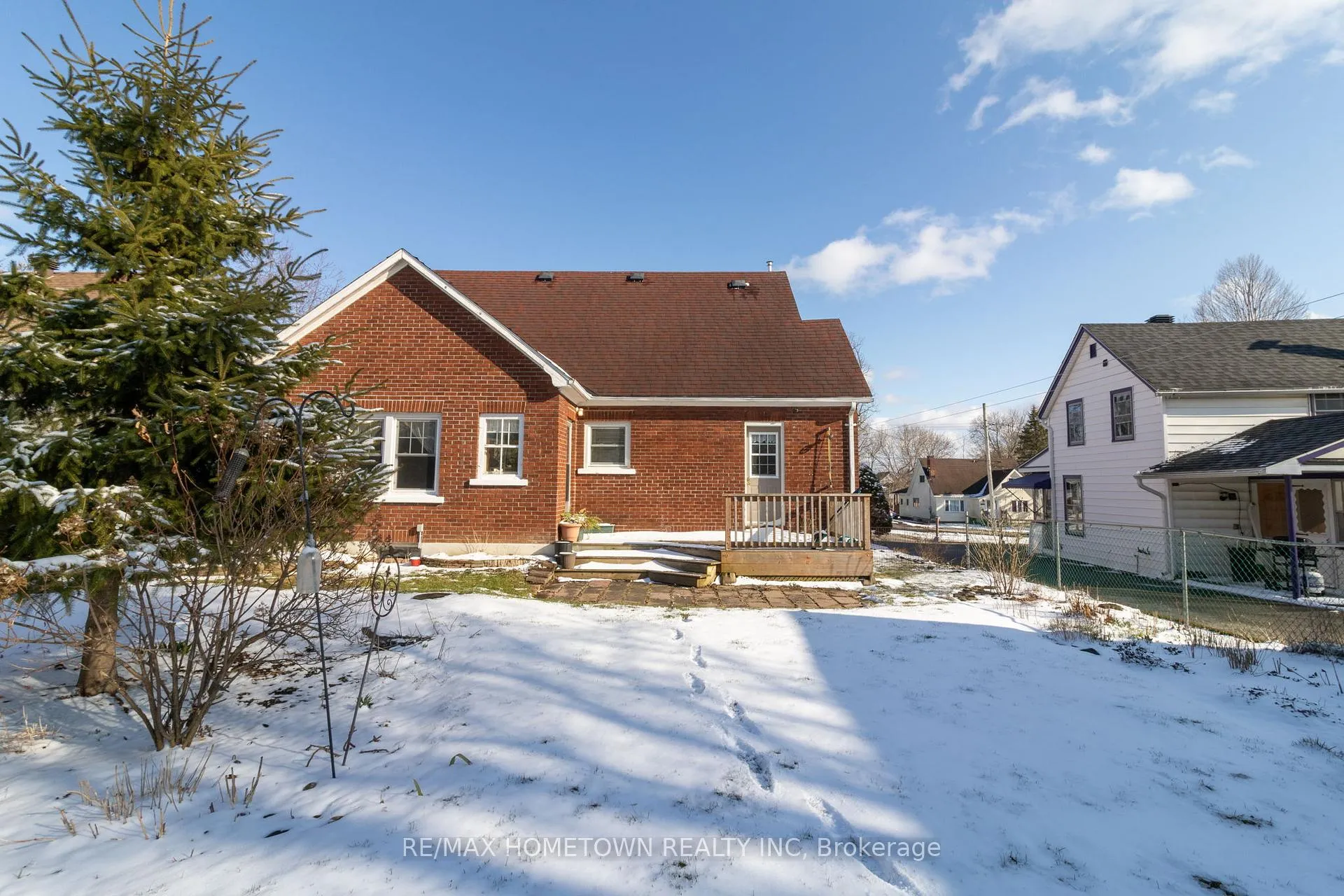 Photo 4 of 722 Dibble Street W, Prescott — HOMEH