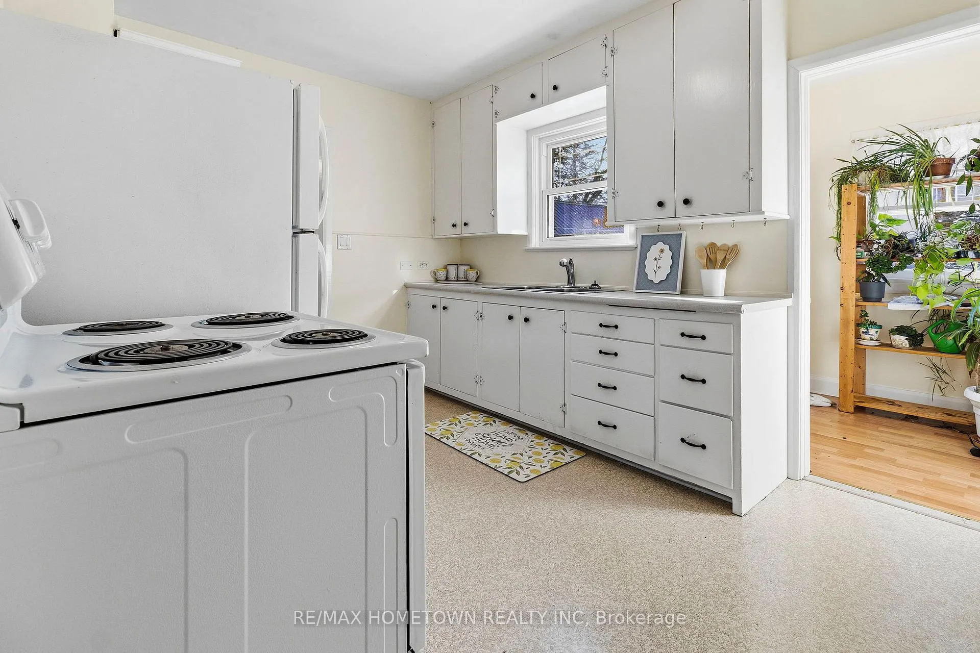 Photo 15 of 722 Dibble Street W, Prescott — HOMEH