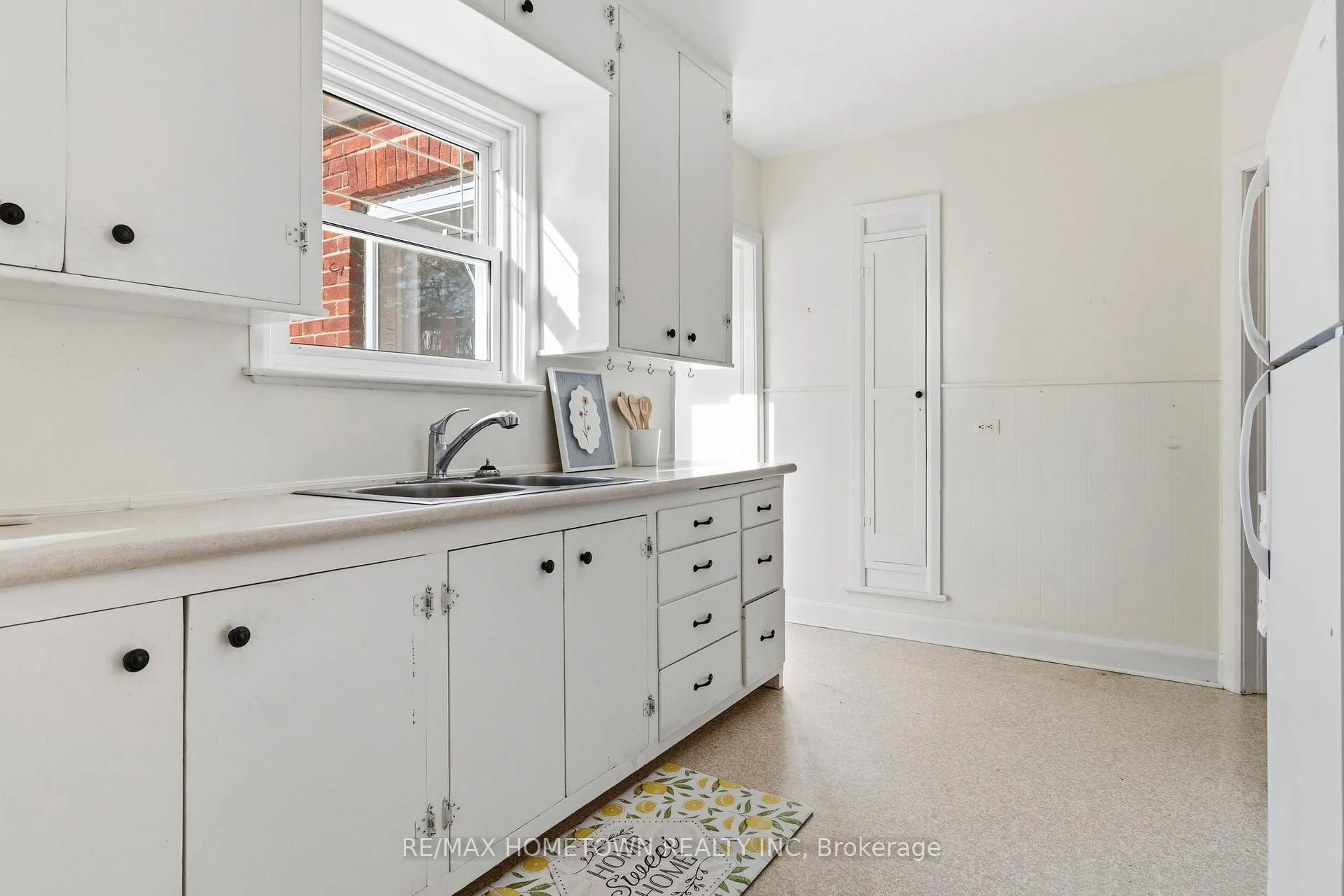 Photo 17 of 722 Dibble Street W, Prescott — HOMEH