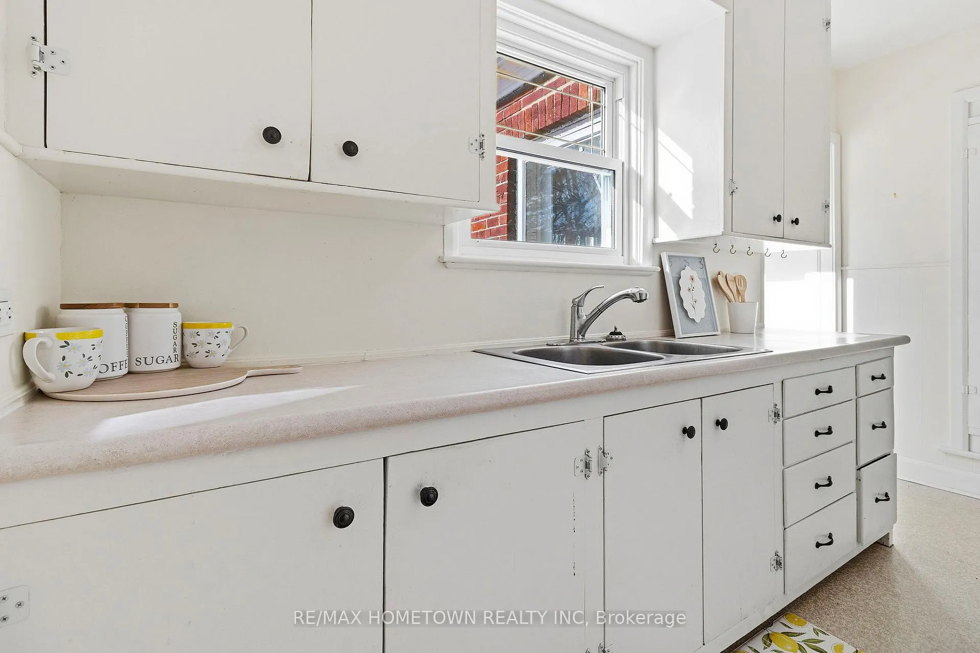 Photo 18 of 722 Dibble Street W, Prescott — HOMEH