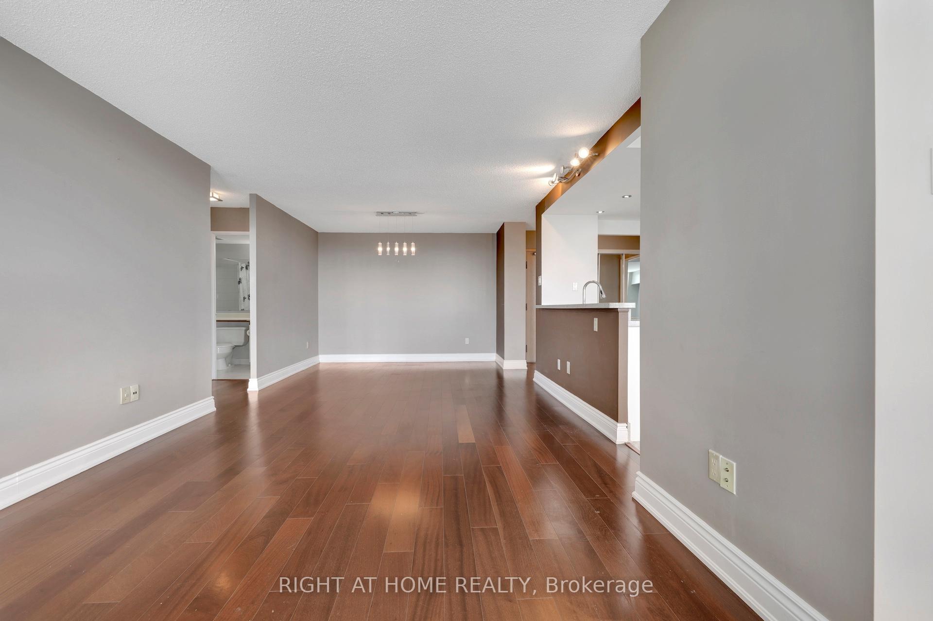 Photo 4 of Unit 1216, 7805 Bayview Avenue, Markham, Aileen-Willowbrook — HOMEH