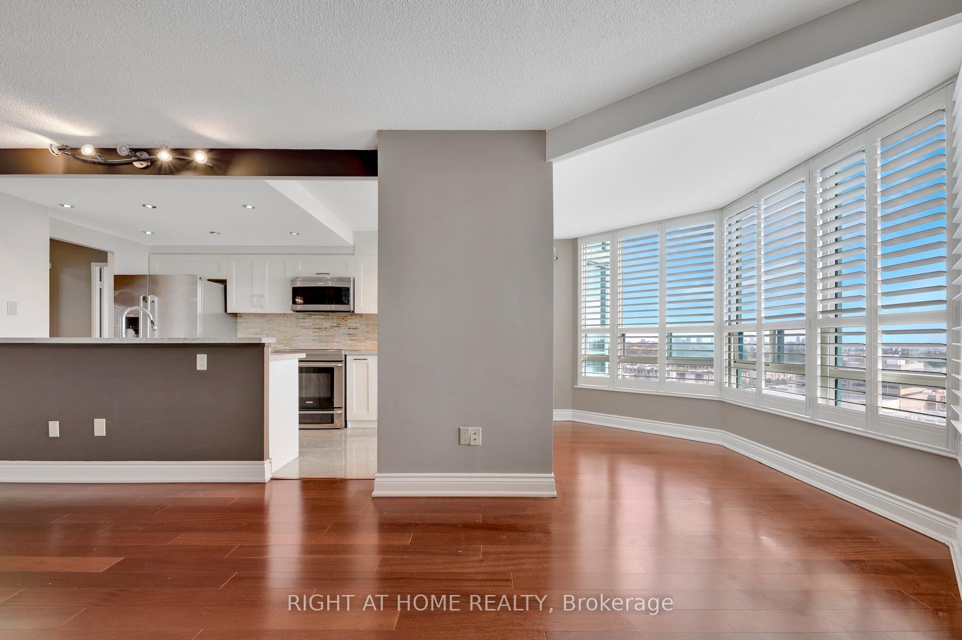 Photo 7 of Unit 1216, 7805 Bayview Avenue, Markham, Aileen-Willowbrook — HOMEH