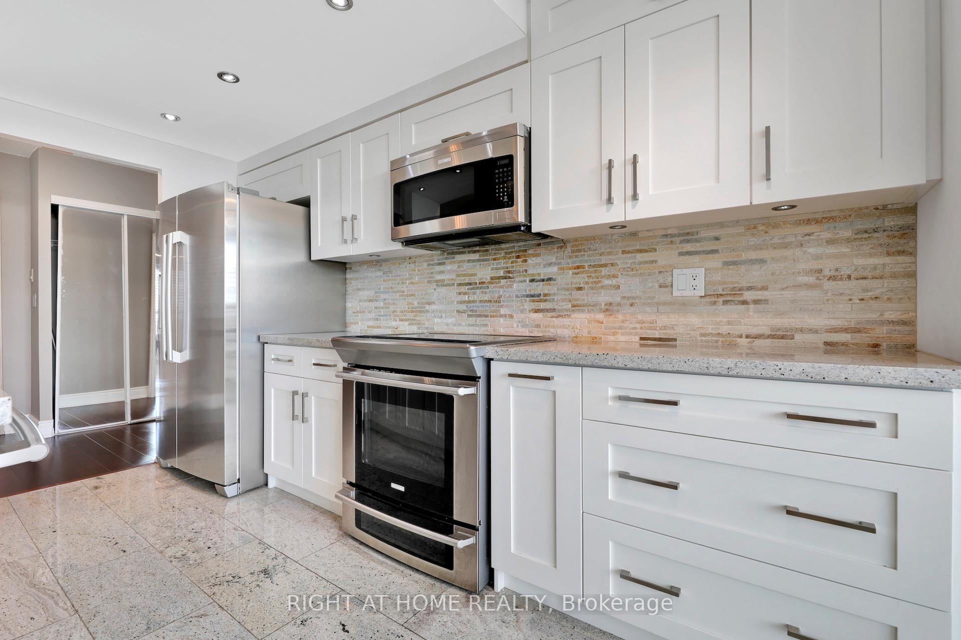 Photo 8 of Unit 1216, 7805 Bayview Avenue, Markham, Aileen-Willowbrook — HOMEH