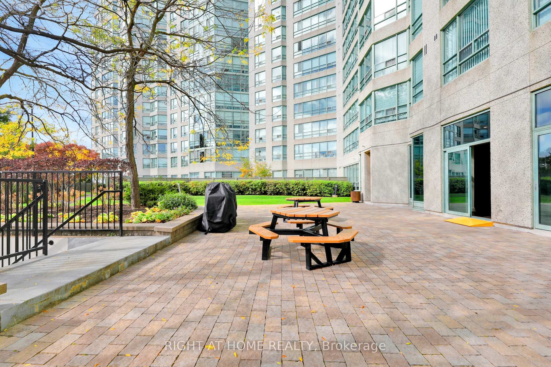 Photo 36 of Unit 1216, 7805 Bayview Avenue, Markham, Aileen-Willowbrook — HOMEH