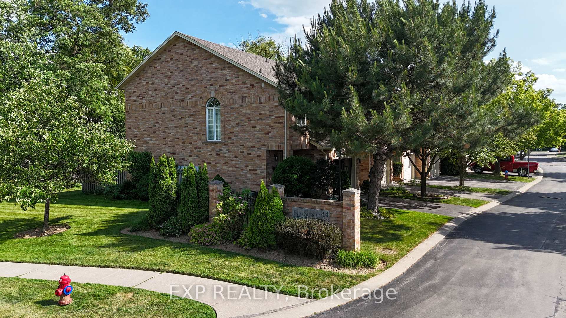 Photo 4 of Unit 28, 44 Frances Avenue, Hamilton, Lakeshore — HOMEH