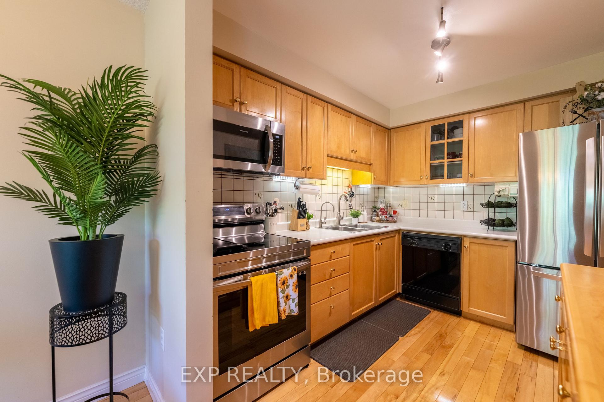 Photo 13 of Unit 28, 44 Frances Avenue, Hamilton, Lakeshore — HOMEH