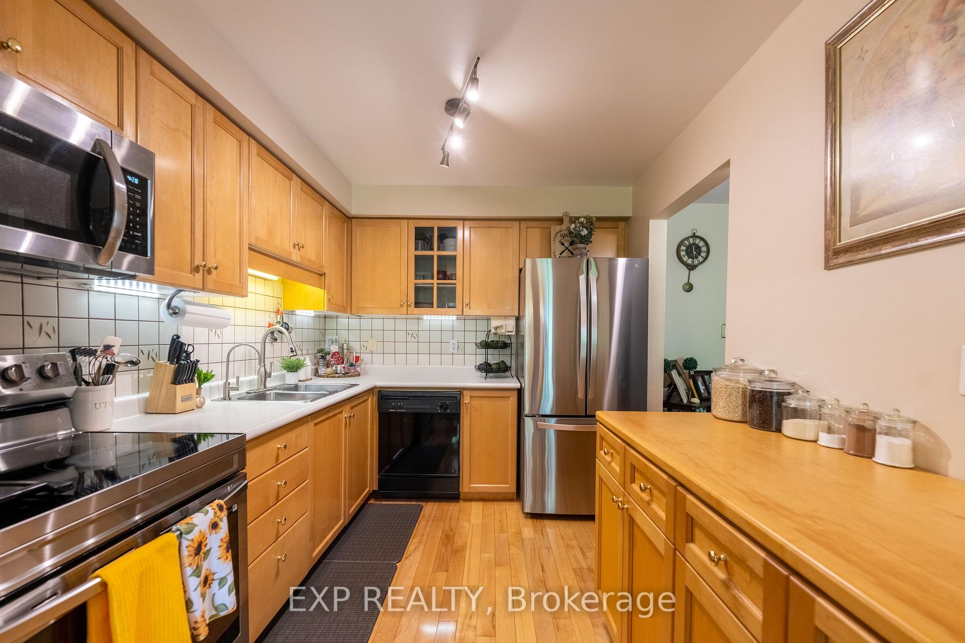 Photo 14 of Unit 28, 44 Frances Avenue, Hamilton, Lakeshore — HOMEH