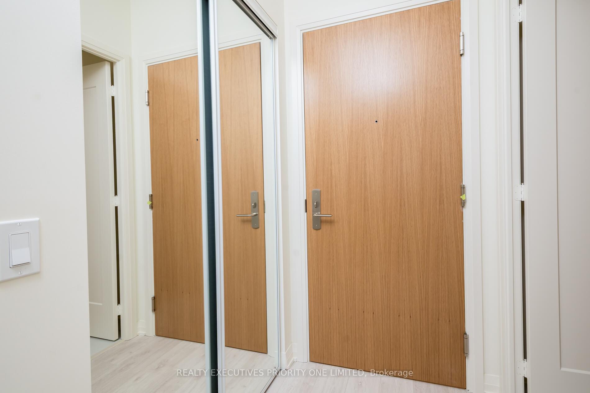 Photo 5 of Unit 2018, 8960 Jane Street, Vaughan, Concord — HOMEH
