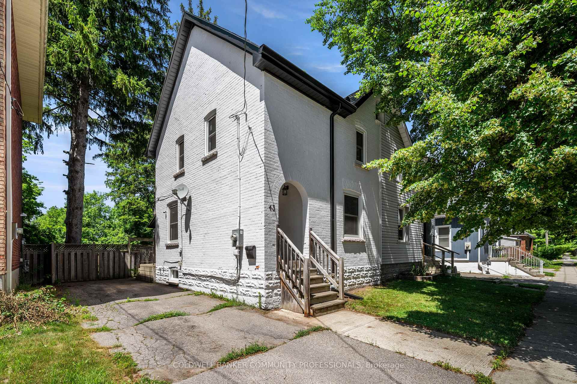Photo 1 of 43 Walnut Street, Brant, Brantford Twp — HOMEH