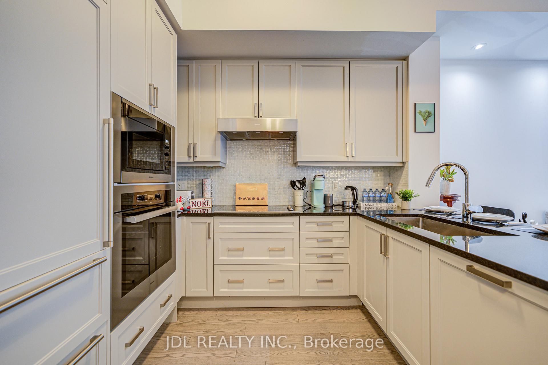 Photo 12 of Unit 202, 20 Fred Varley Drive, Markham, Unionville — HOMEH