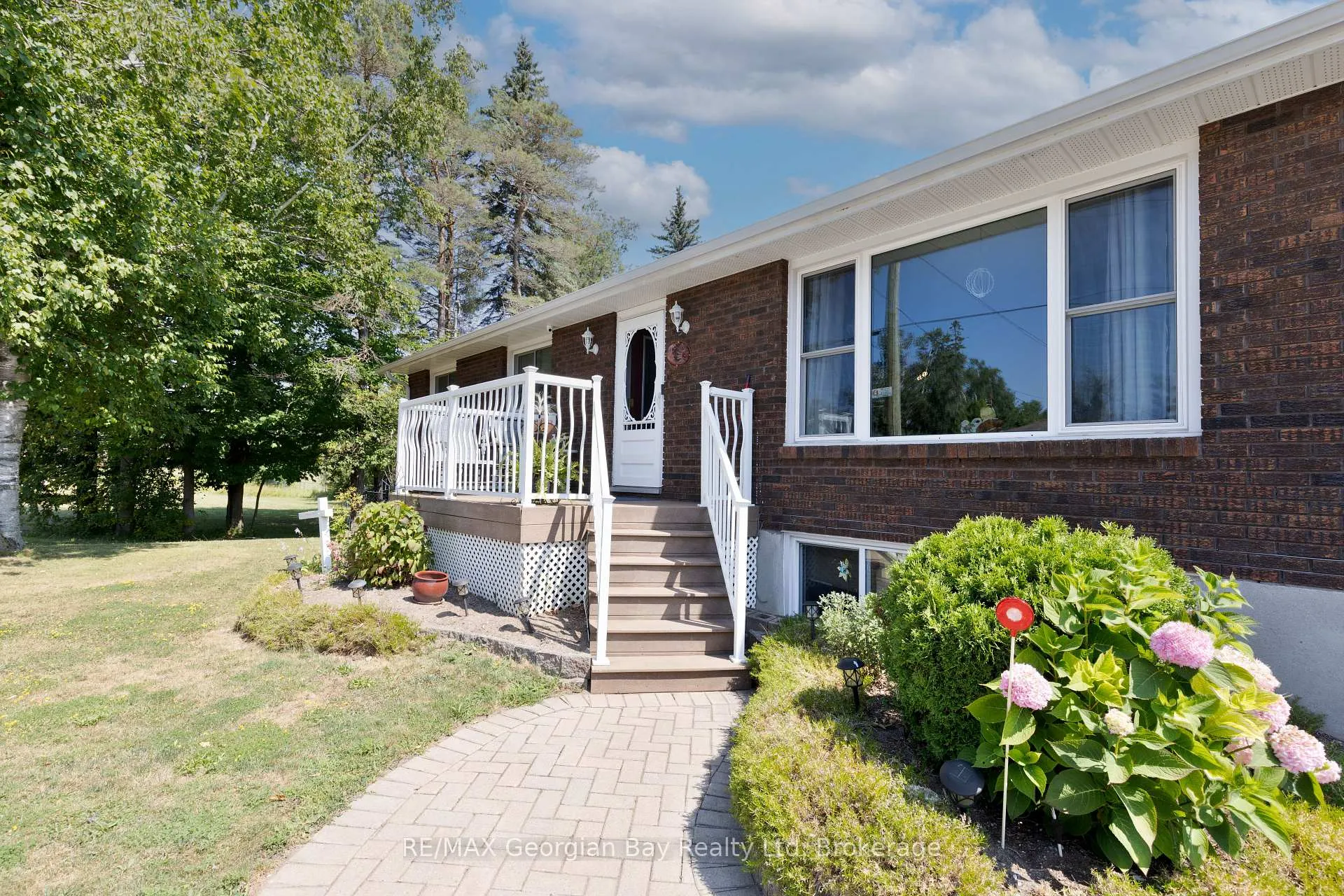 Photo 3 of 739 Simcoe Avenue, Tay, Port McNicoll — HOMEH