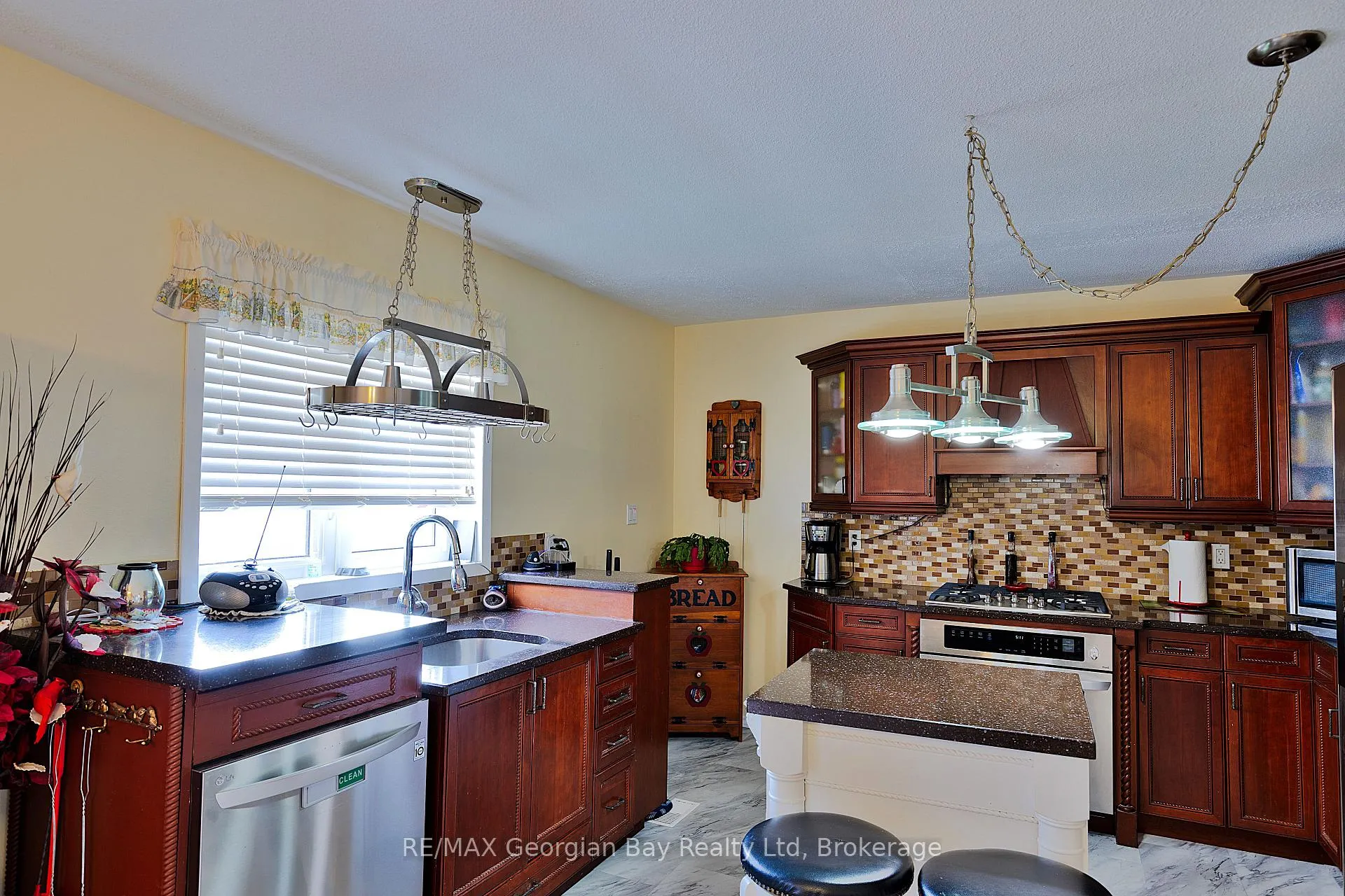 Photo 10 of 739 Simcoe Avenue, Tay, Port McNicoll — HOMEH