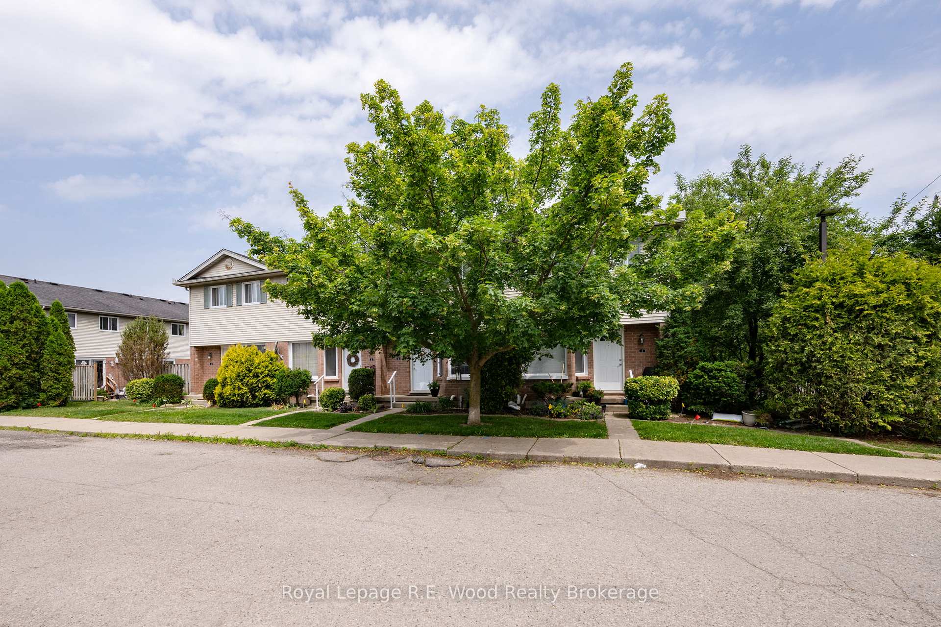 Front of Unit 4, 10 Dufferin Street