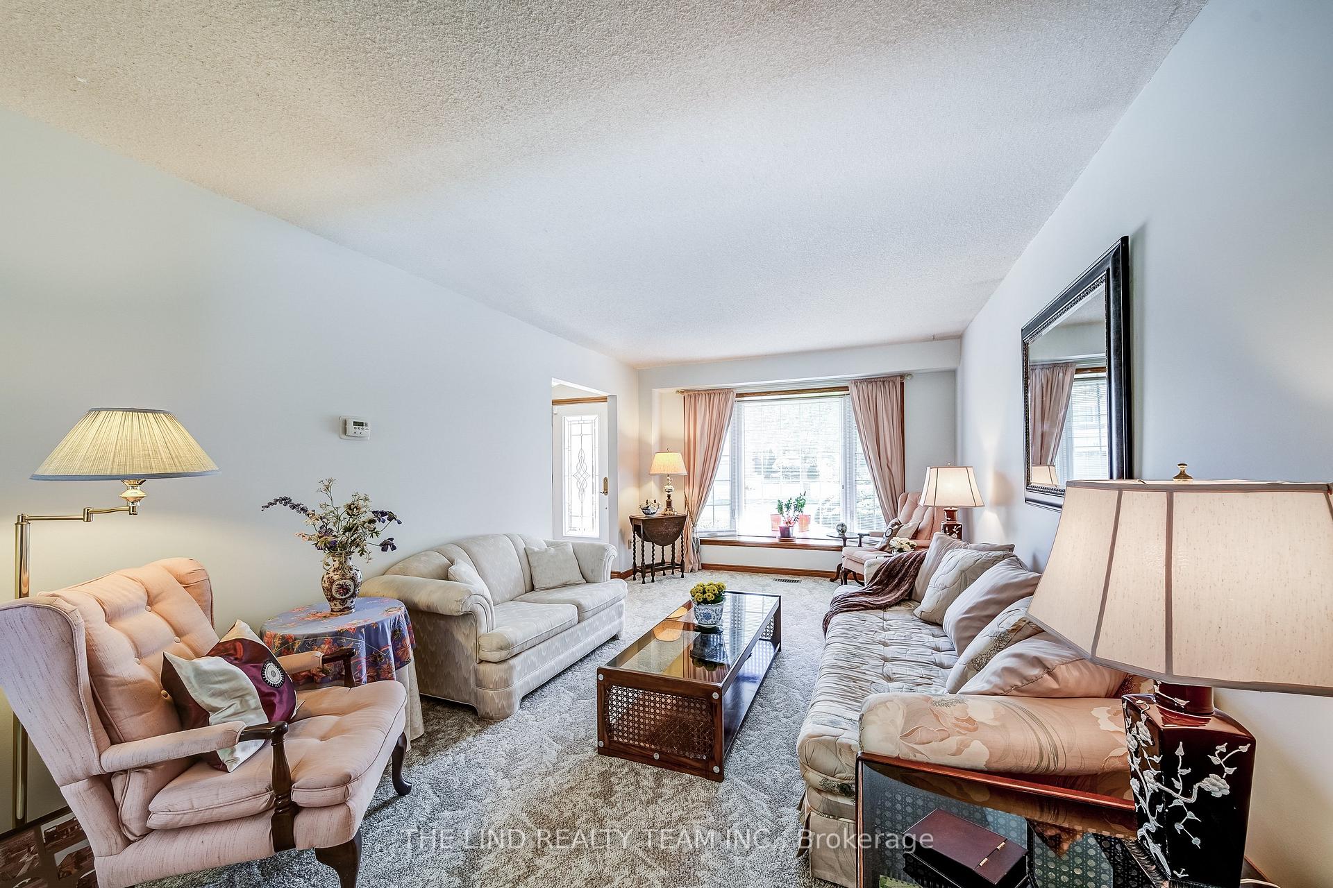 Photo 3 of 175 Walton Drive, Aurora, Aurora Village — HOMEH