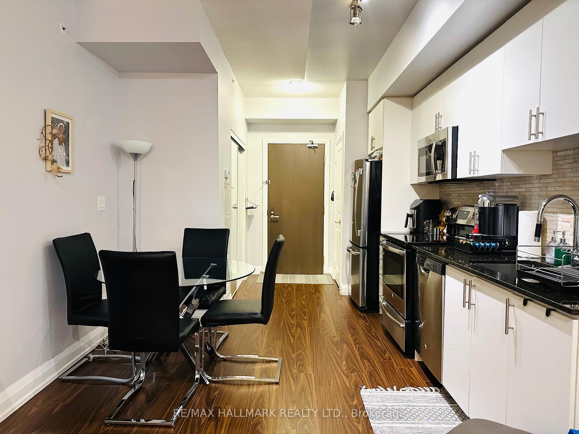 Photo 3 of Unit 1705, 7171 Yonge Street, Markham, Markham Village — HOMEH