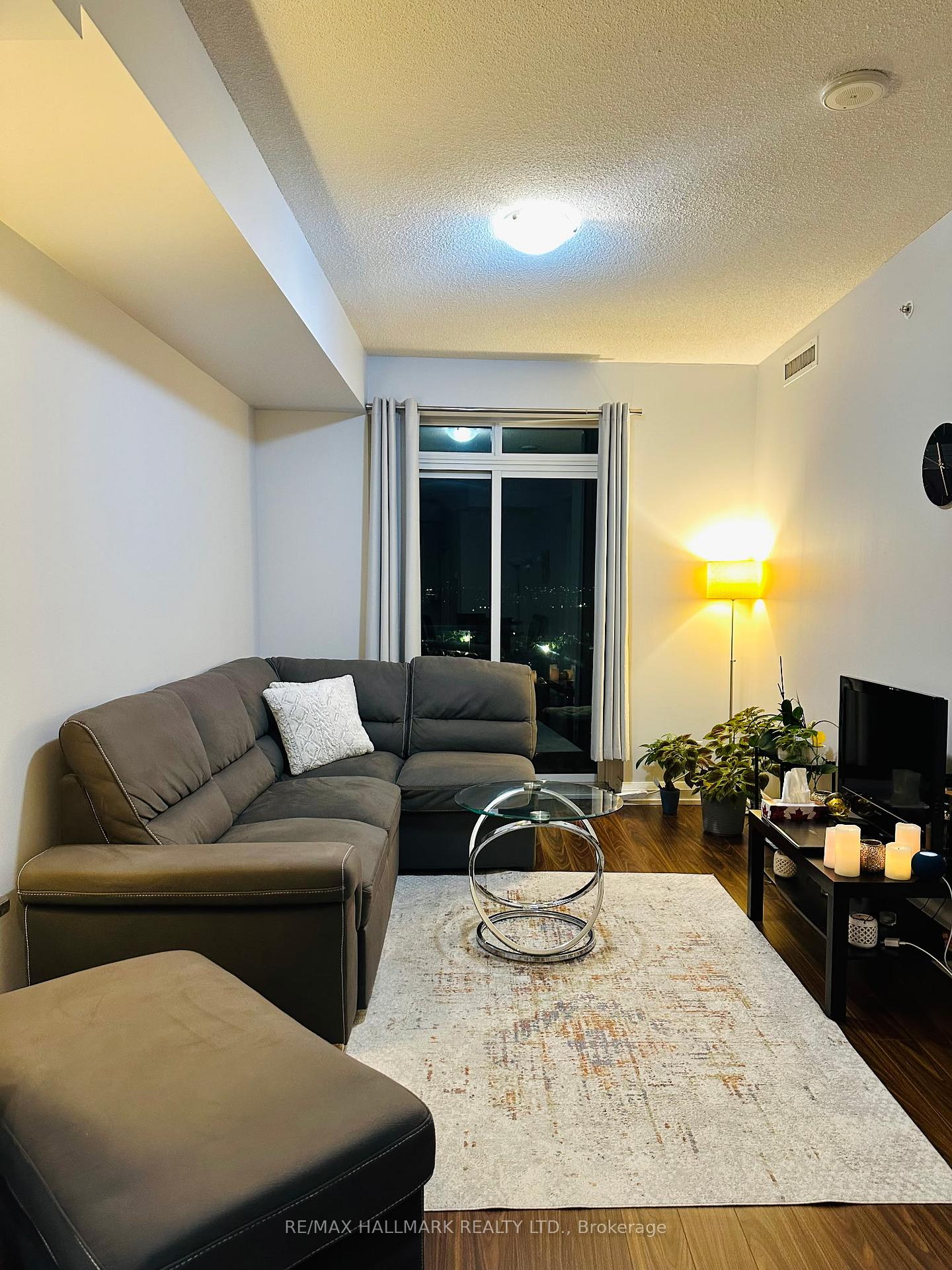 Photo 5 of Unit 1705, 7171 Yonge Street, Markham, Markham Village — HOMEH