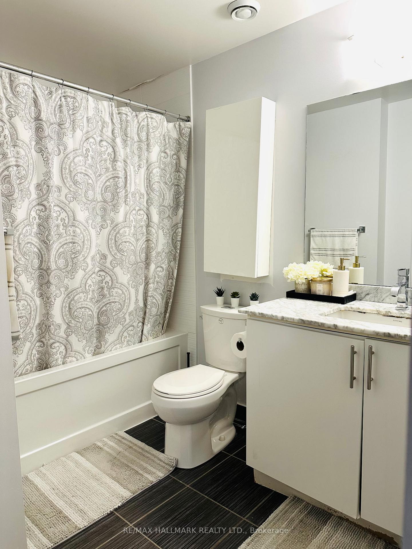 Photo 8 of Unit 1705, 7171 Yonge Street, Markham, Markham Village — HOMEH