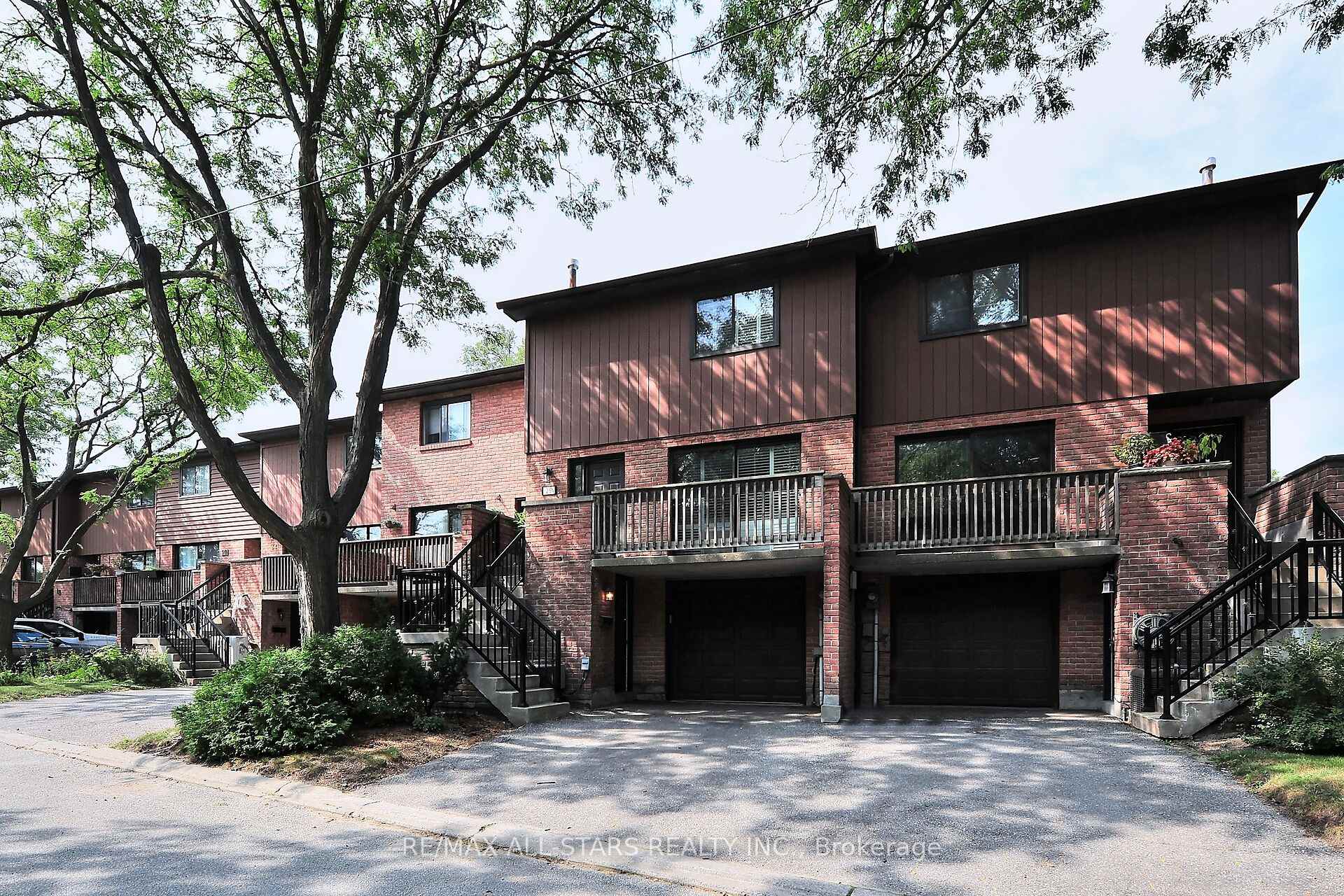 Photo 1 of Unit 6, 26 Ashglen Way, Markham, Unionville — HOMEH