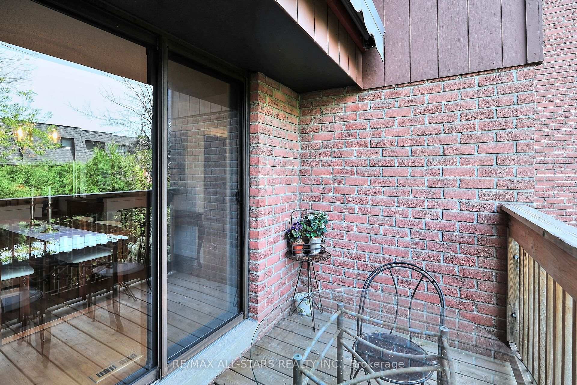 Photo 11 of Unit 6, 26 Ashglen Way, Markham, Unionville — HOMEH