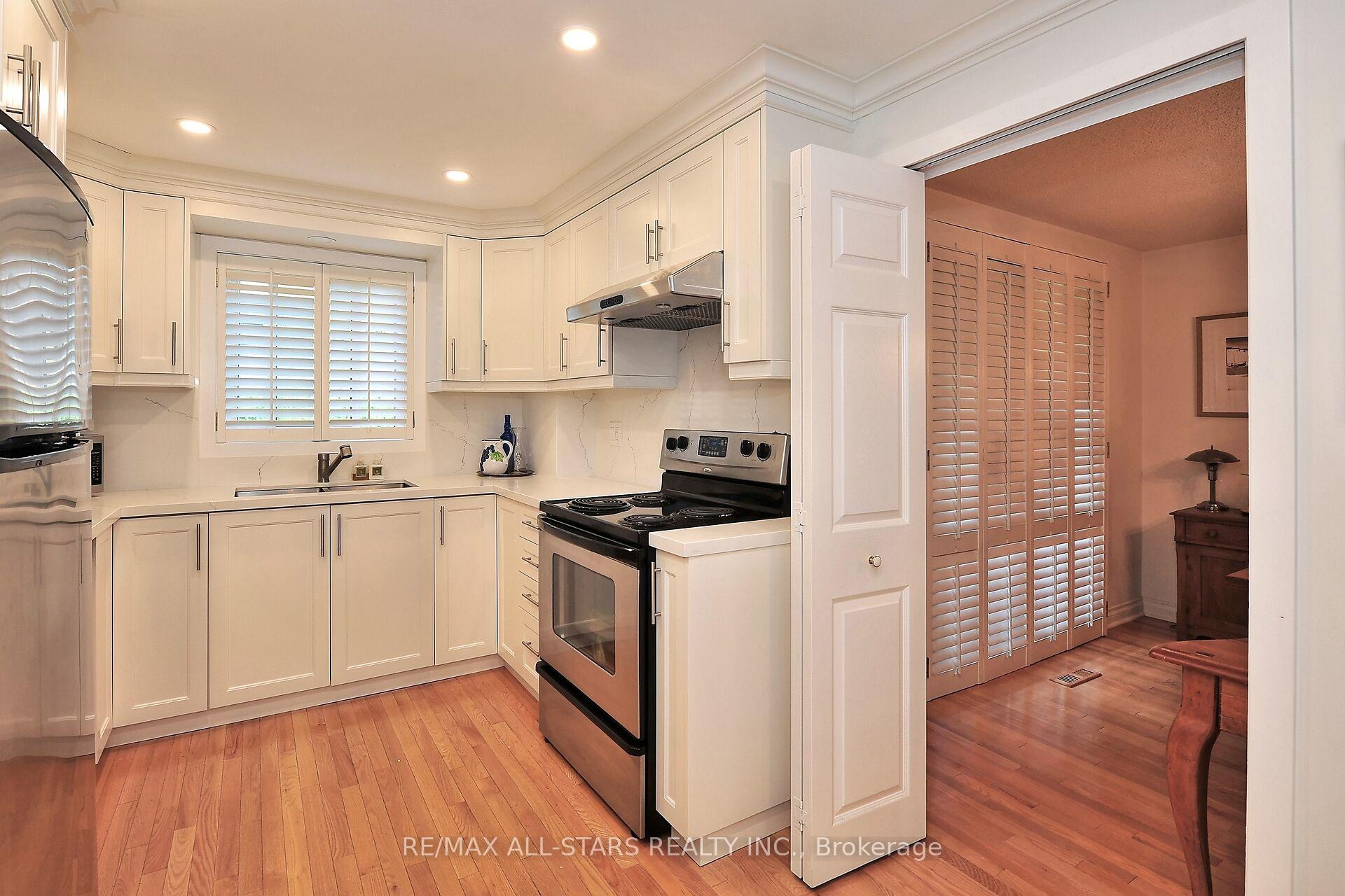 Photo 12 of Unit 6, 26 Ashglen Way, Markham, Unionville — HOMEH