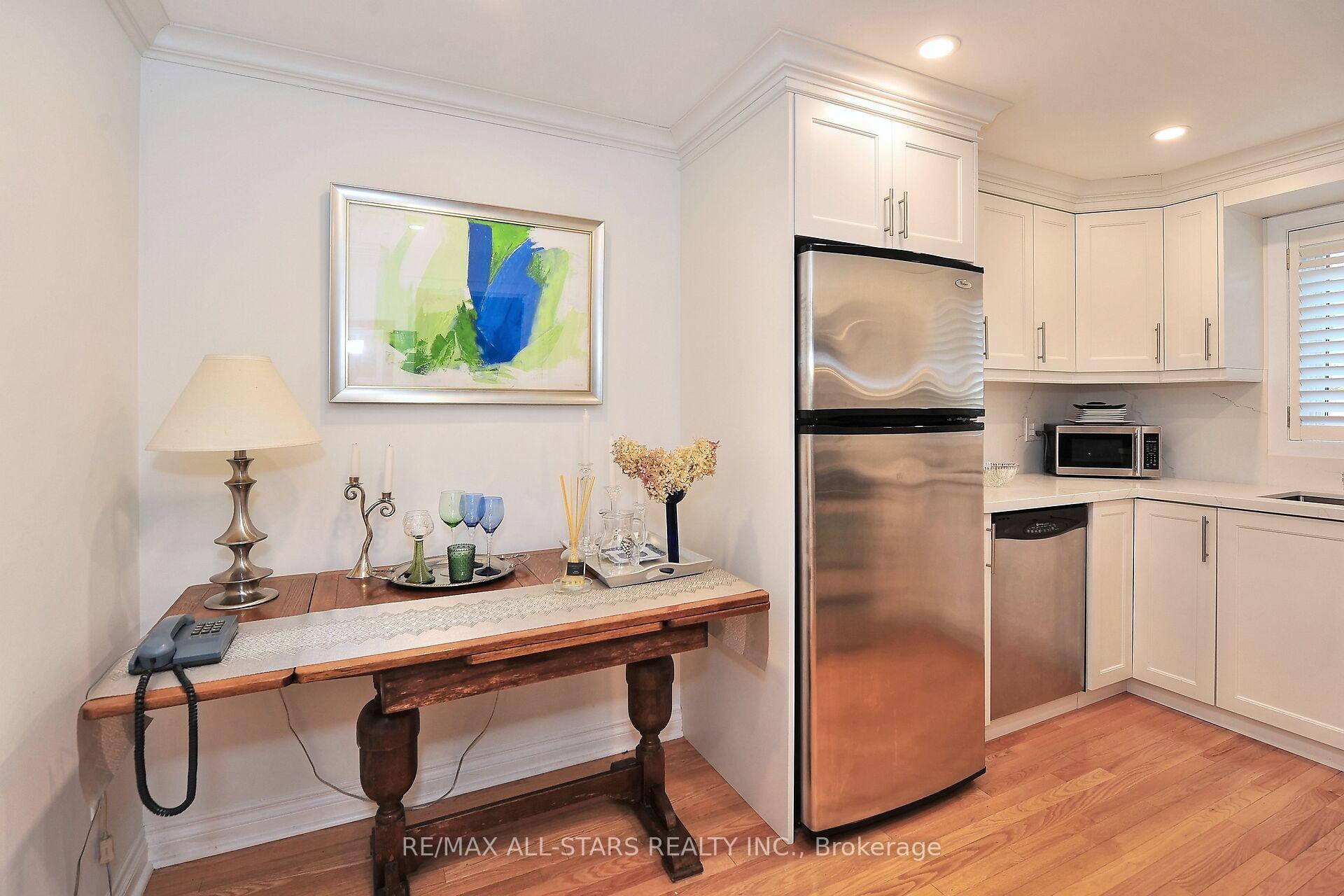 Photo 13 of Unit 6, 26 Ashglen Way, Markham, Unionville — HOMEH