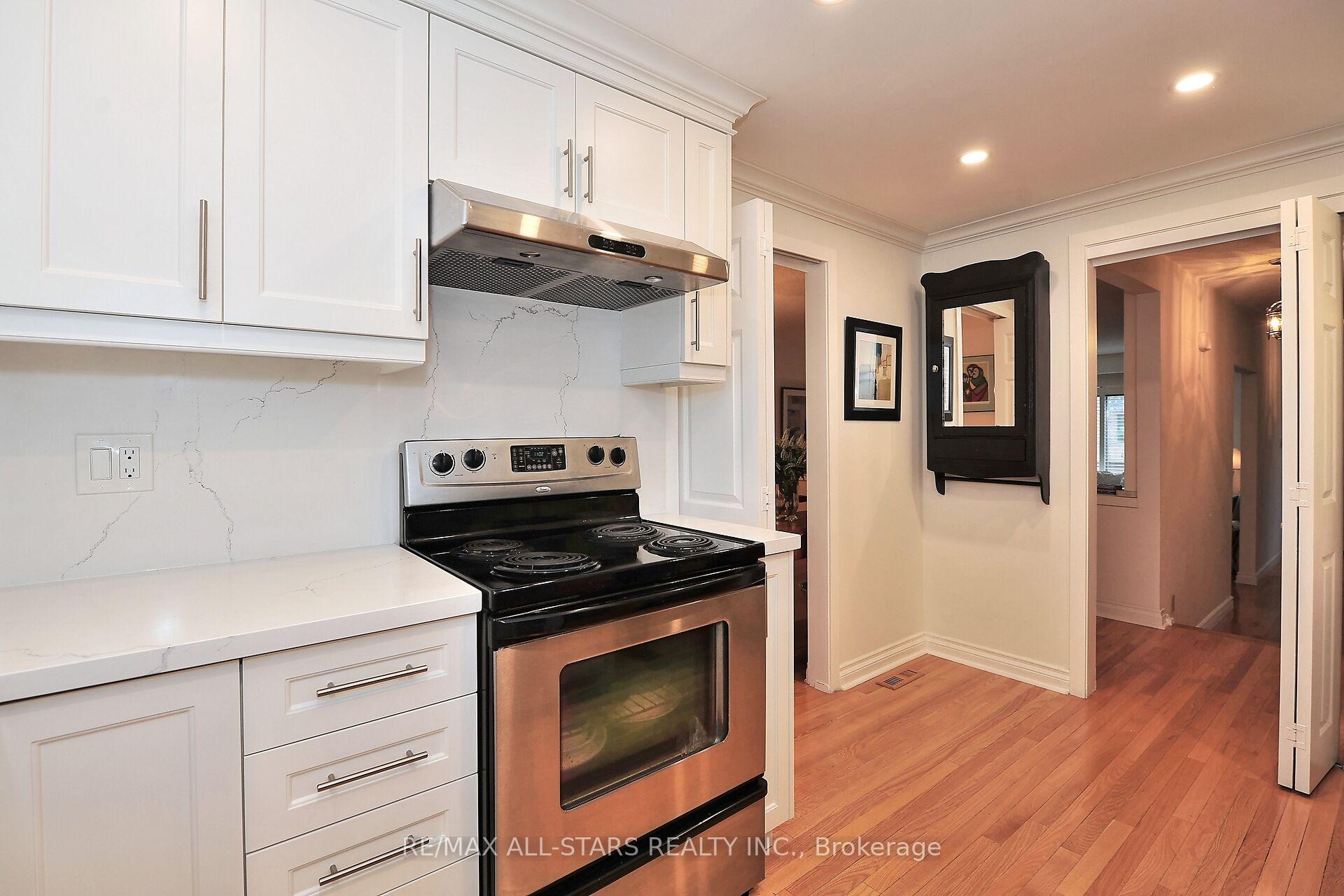 Photo 17 of Unit 6, 26 Ashglen Way, Markham, Unionville — HOMEH