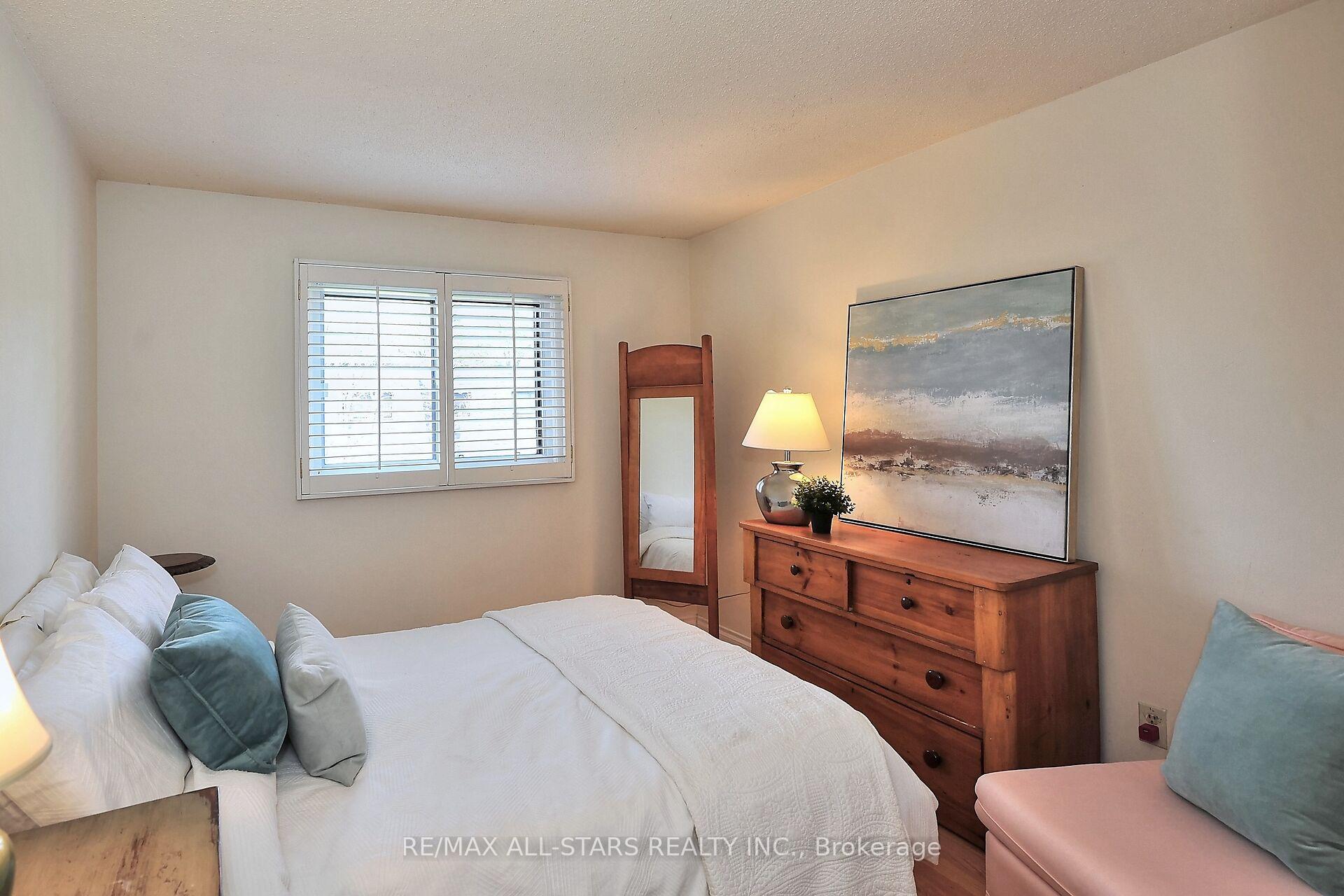Photo 22 of Unit 6, 26 Ashglen Way, Markham, Unionville — HOMEH
