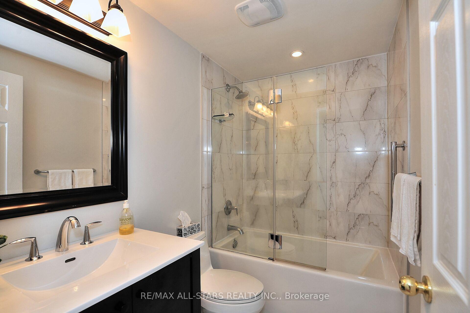 Photo 26 of Unit 6, 26 Ashglen Way, Markham, Unionville — HOMEH
