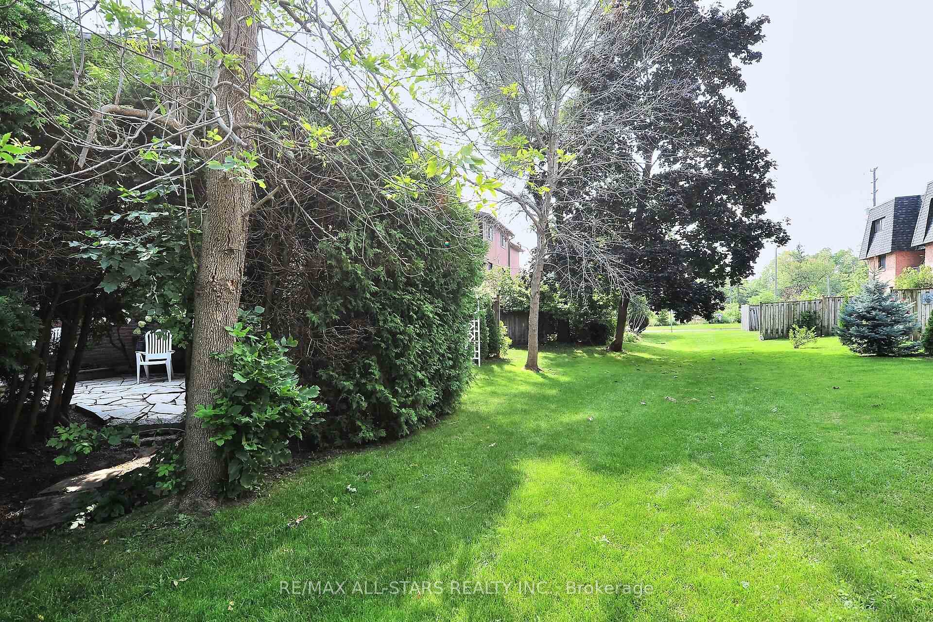 Photo 37 of Unit 6, 26 Ashglen Way, Markham, Unionville — HOMEH