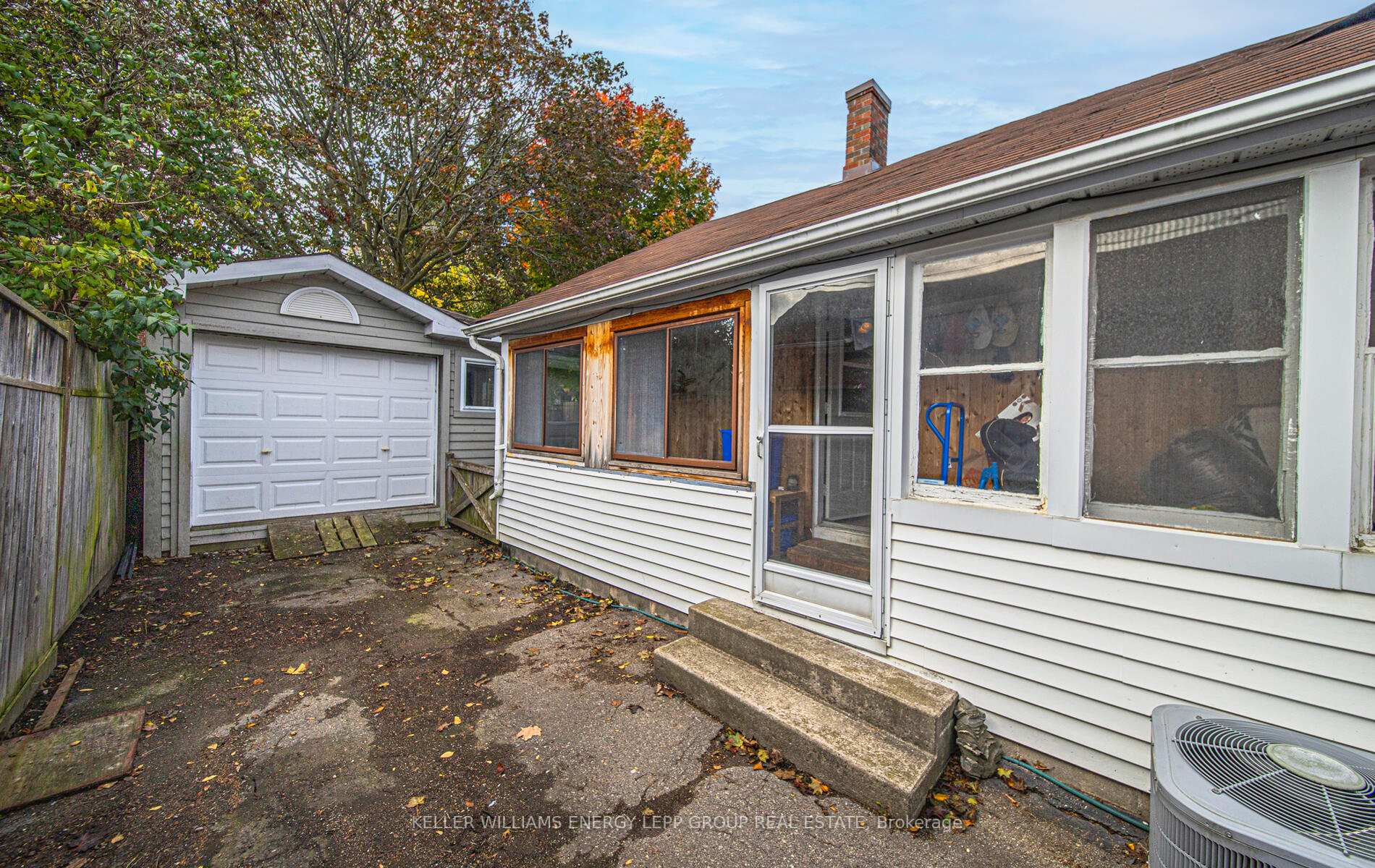 Photo 6 of 61 Wellington Street, Clarington, Bowmanville — HOMEH