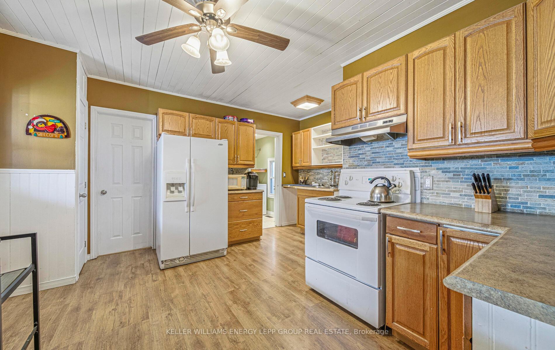 Photo 13 of 61 Wellington Street, Clarington, Bowmanville — HOMEH