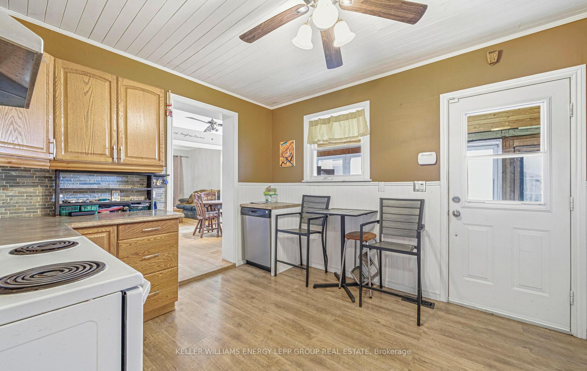 Photo 10 of 61 Wellington Street, Clarington, Bowmanville — HOMEH