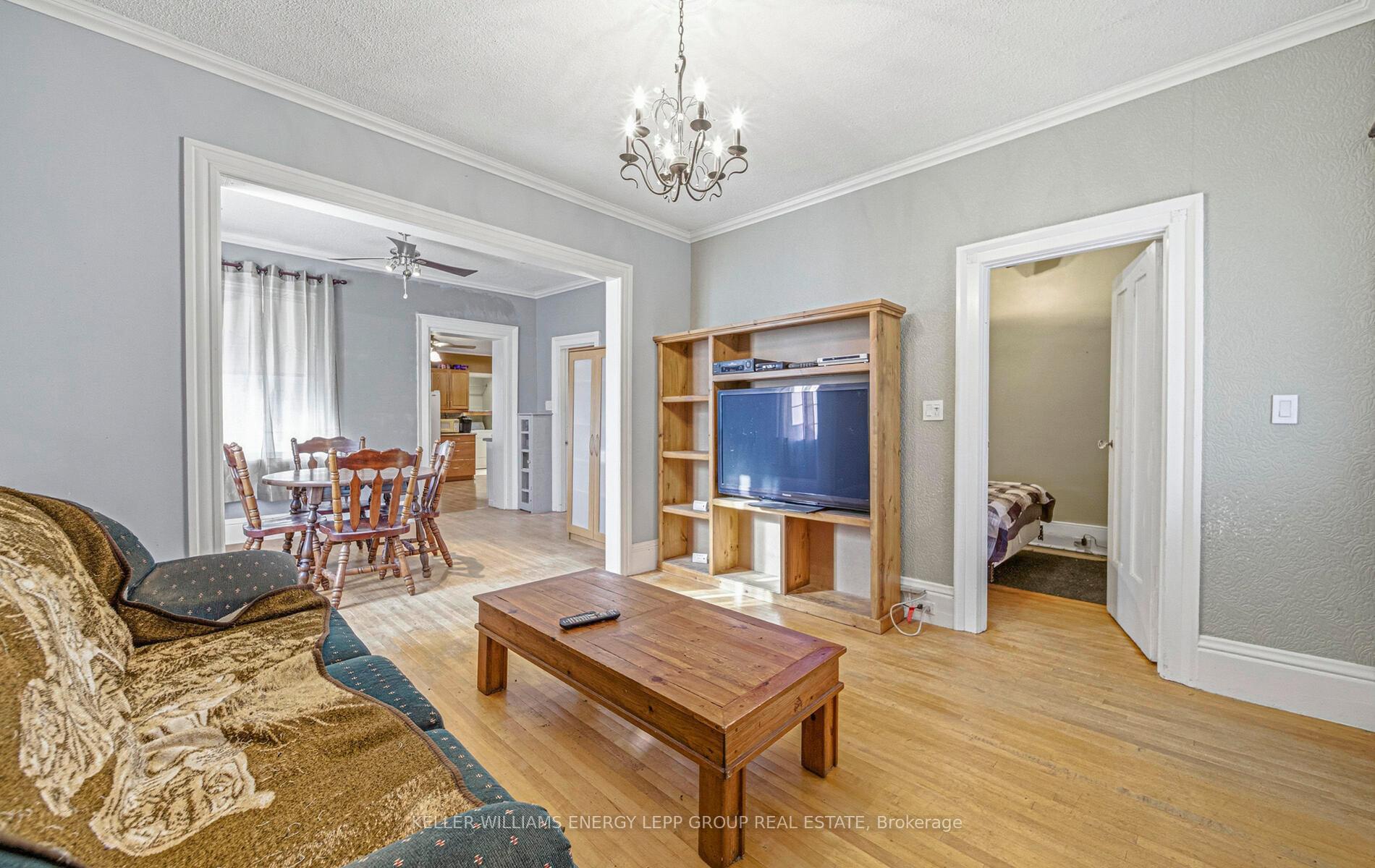 Photo 9 of 61 Wellington Street, Clarington, Bowmanville — HOMEH