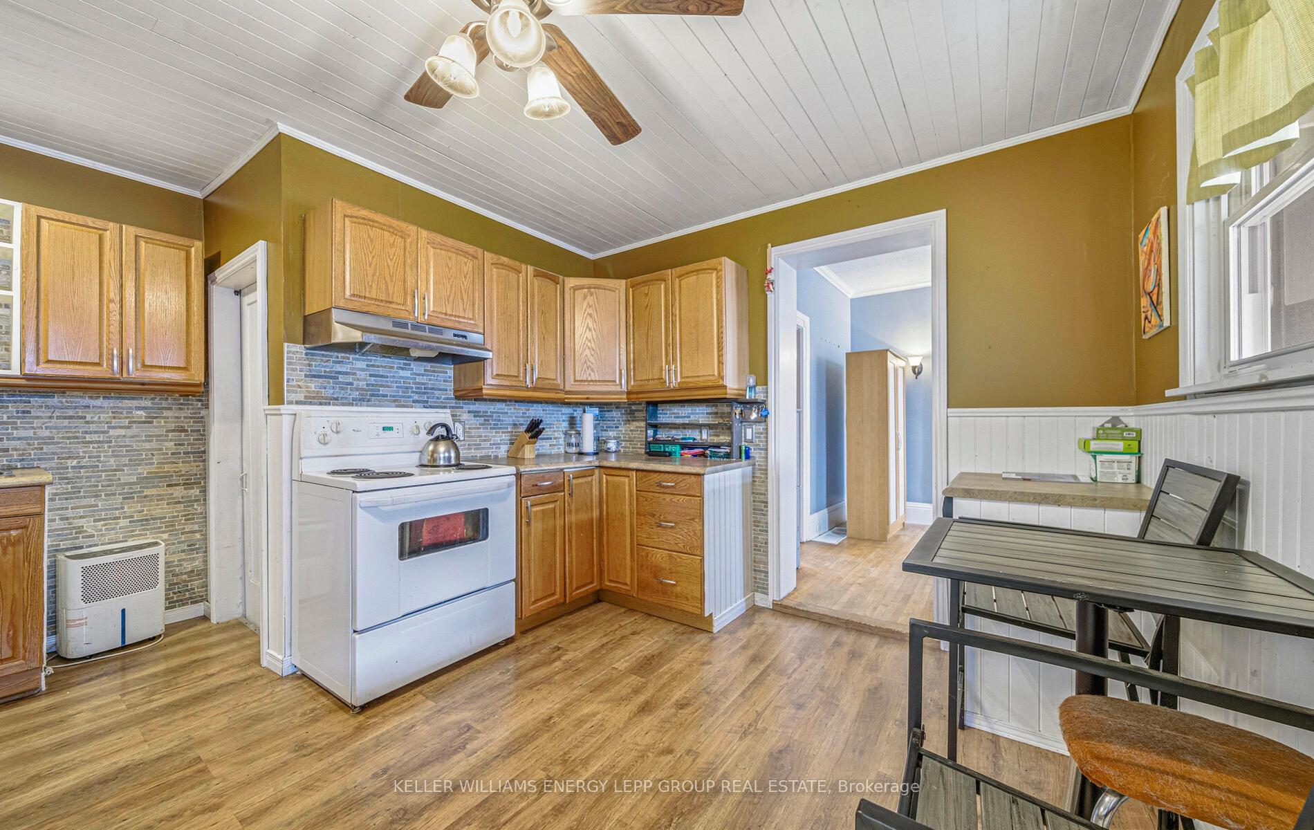 Photo 16 of 61 Wellington Street, Clarington, Bowmanville — HOMEH