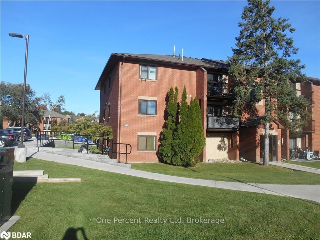 Front of Unit E4, 167 Edgehill Drive