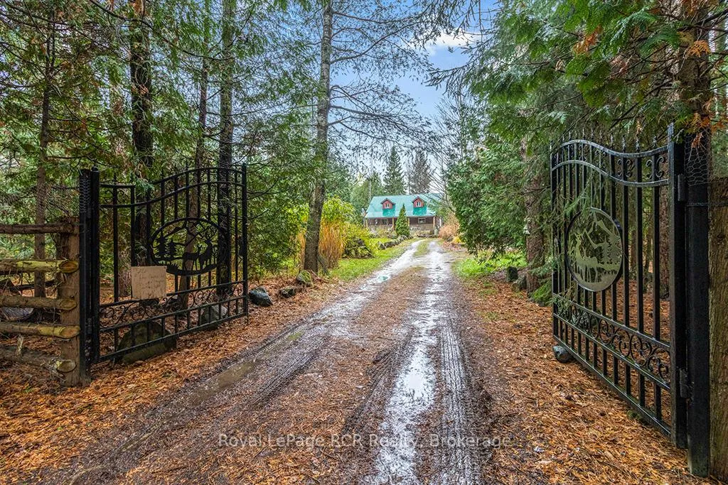 Photo 5 of 132 Crawford Road, Chatsworth — HOMEH