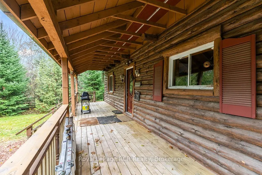 Photo 12 of 132 Crawford Road, Chatsworth — HOMEH