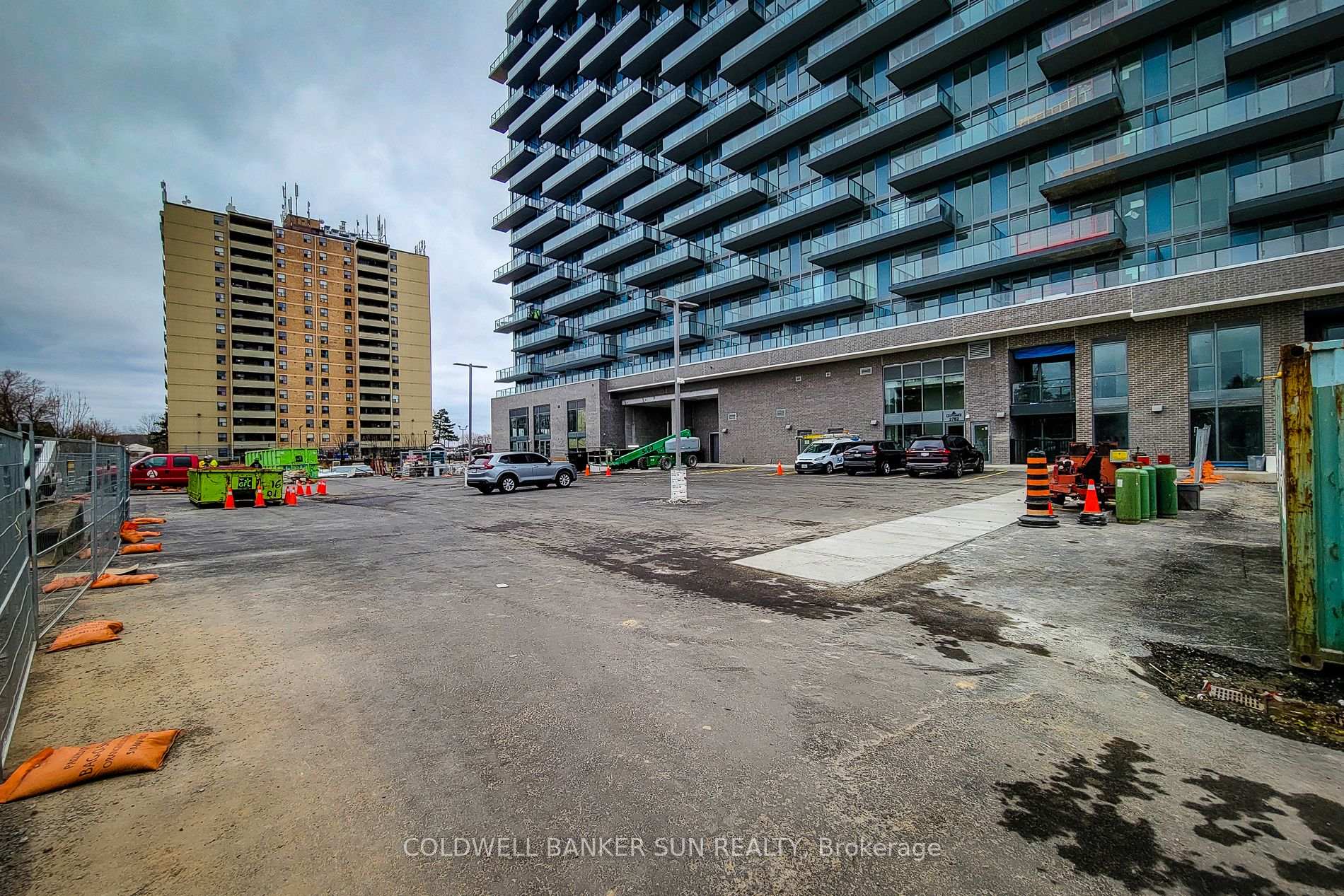 Photo 3 of Unit 910, 2782 Barton Street E, Hamilton, Riverdale — HOMEH