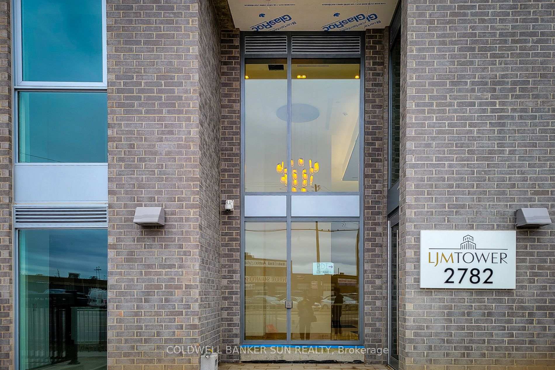 Photo 4 of Unit 910, 2782 Barton Street E, Hamilton, Riverdale — HOMEH