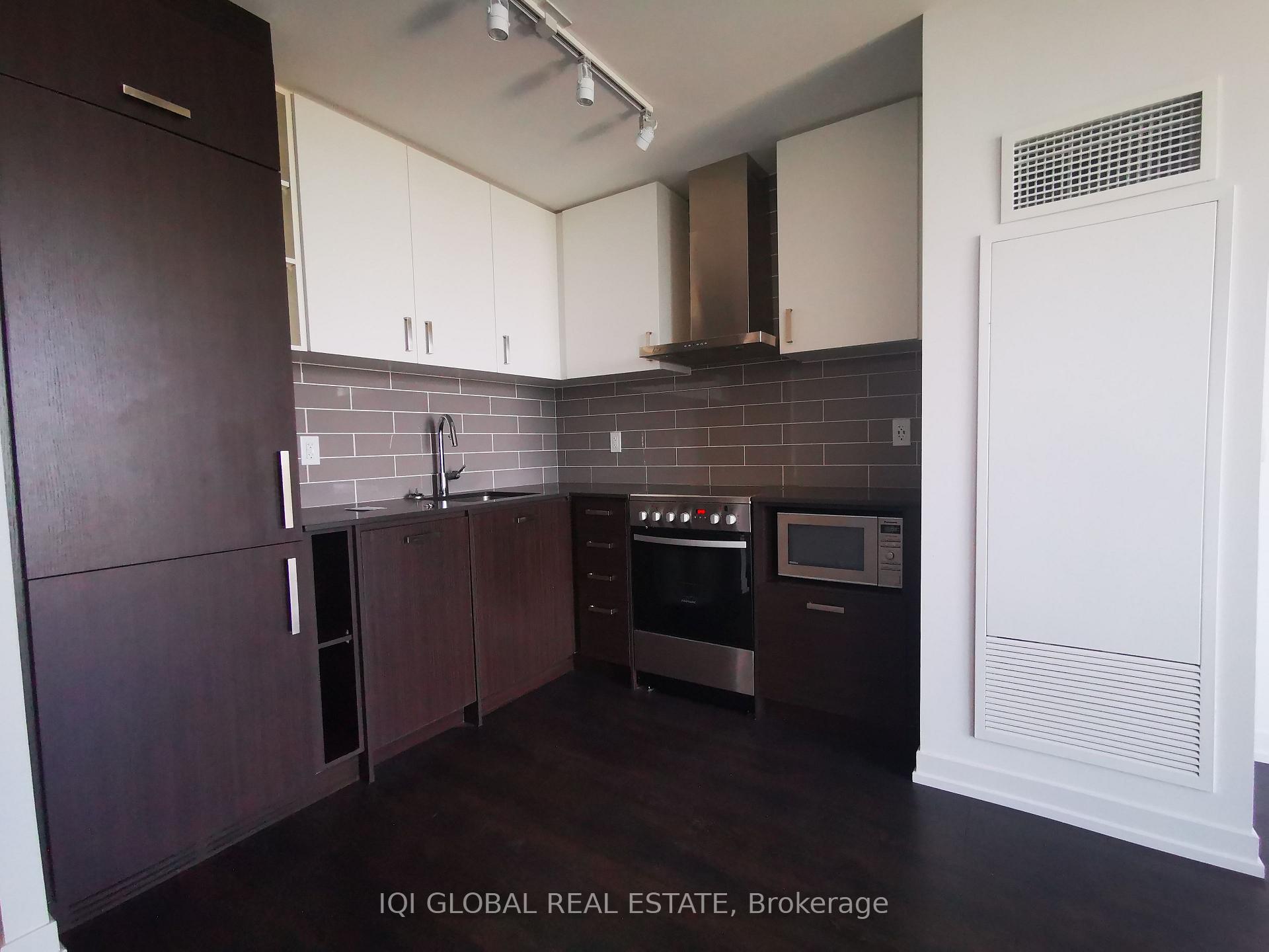 Photo 3 of Unit 2712, 125 Redpath Avenue, Toronto, Mount Pleasant West — HOMEH